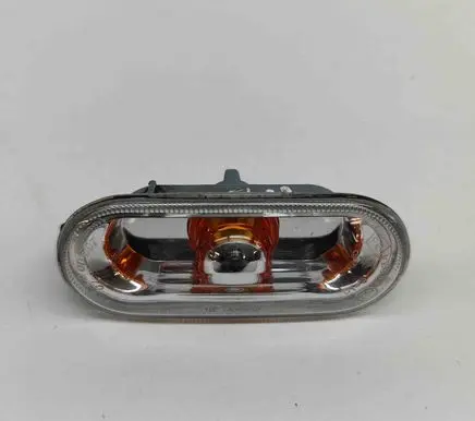 Front fender indicator light