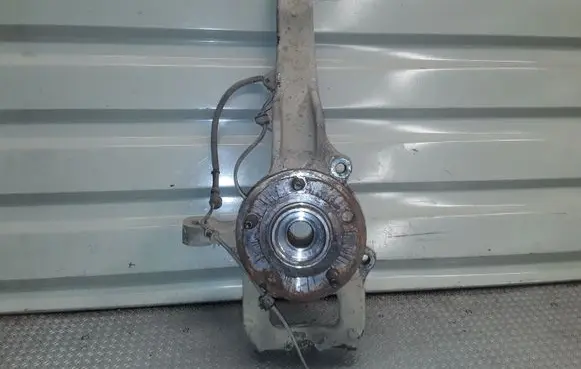 Jeep Grand Cherokee (WK) Front wheel hub spindle knuckle