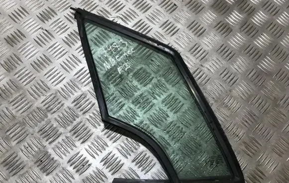 Mercedes-Benz A W168 Front door vent window glass four-door 
