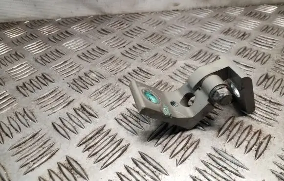 Skoda Octavia Mk2 (1Z) Front door upper hinge