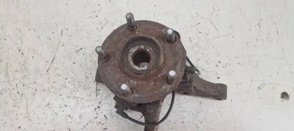 Nissan Almera Tino Front wheel hub