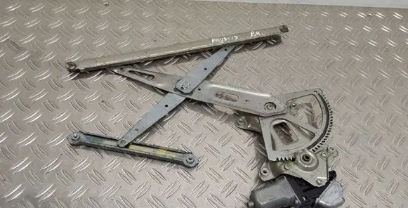 Toyota Prius (XW30) Front door window regulator motor 8572030340 0620201241