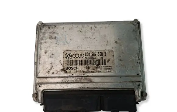 Volkswagen PASSAT B5 Engine control unit/module 8D0907558B 0261204774
