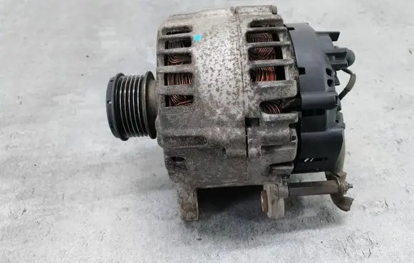 Skoda Octavia Mk2 (1Z) Generator/alternator 03L903023F