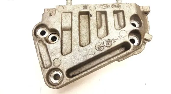 KIA Sorento IV Engine mounting bracket