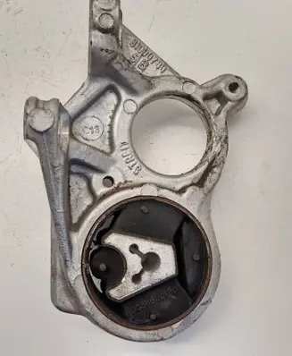 Citroen C4 II Engine mount bracket 81090780 9684500180