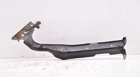 Audi A4 S4 B8 8K Fender mounting bracket 8K0821135H