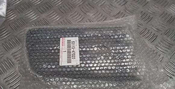 Toyota Prius (XW20) Front bumper lower grill 5311347020