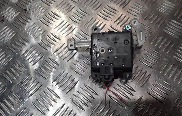 Nissan Almera N16 Air flap motor/actuator 3G24030820 040325