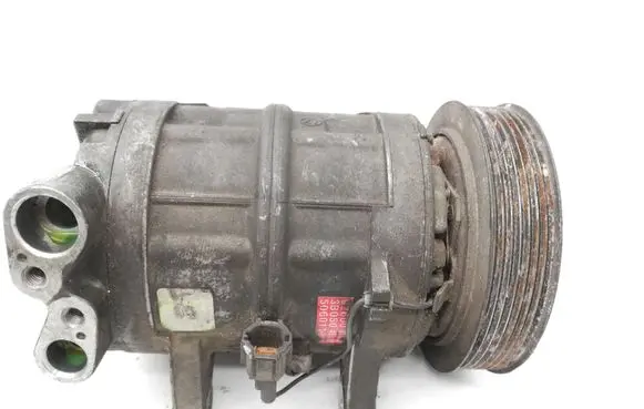 Nissan Patrol Y61 Air conditioning (A/C) compressor (pump) 92600VB800