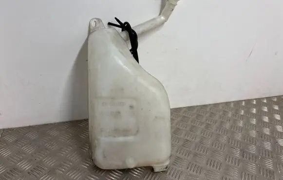 Windshield washer fluid reservoir/tank