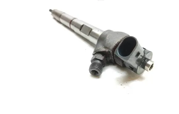 Audi Q3 8U Fuel injector 04L130277AC