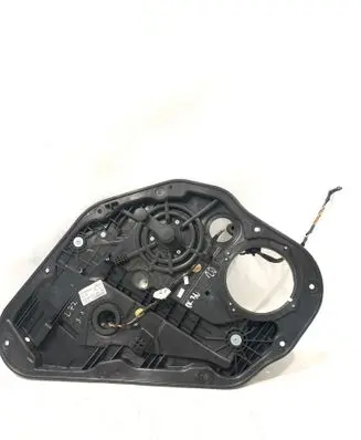 Rear door manual window regulator