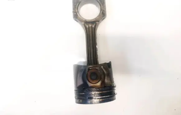 Volkswagen Caddy Piston with connecting rod