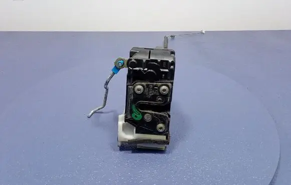 Hyundai i20 (PB PBT) Front door lock 813201J200