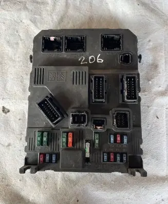 Peugeot 206 Fuse module 9646777480