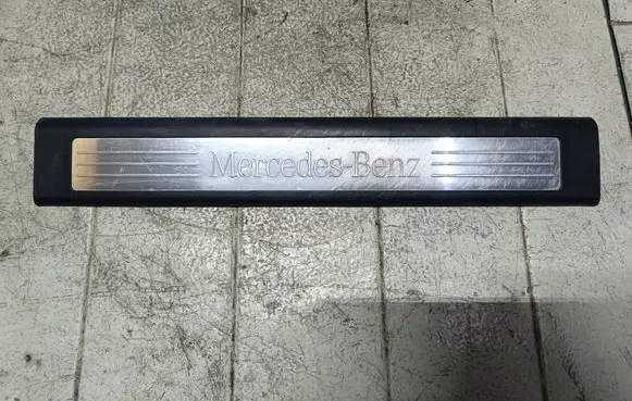 Mercedes-Benz ML W164 Front sill trim cover A1646803435