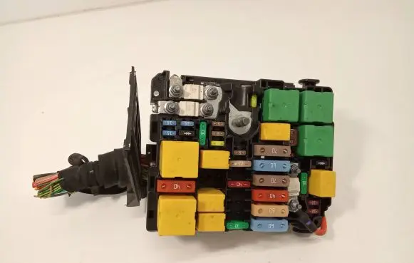 Peugeot 308 Fuse module 35408881ST1 12110703 6E88080