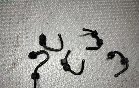 Fuel injector supply line/pipe