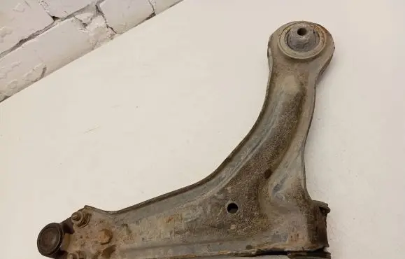 Mercedes-Benz Vito Viano W638 Front lower control arm/wishbone 6383330014