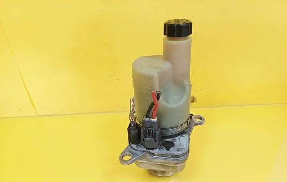 Volvo V50 Power steering pump 5N513K514AE