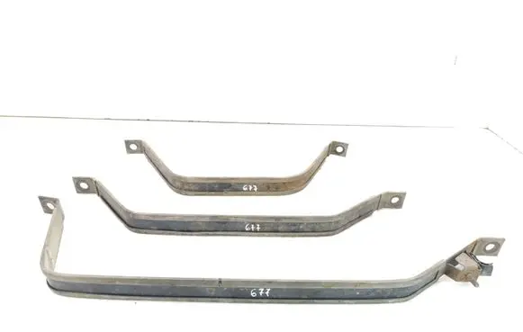Fuel tank mounting bracket