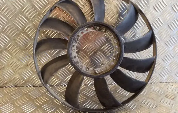 Volkswagen PASSAT B5 Fan impeller 058121301B