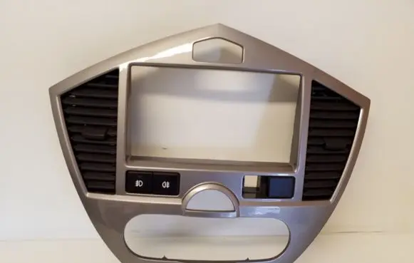 KIA Carens I Radio/GPS head unit trim 