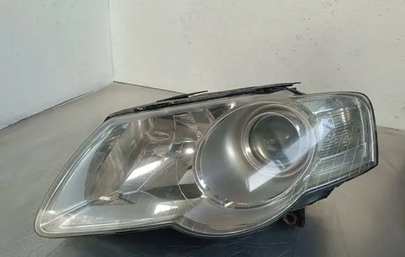 Volkswagen PASSAT B6 Headlight/headlamp