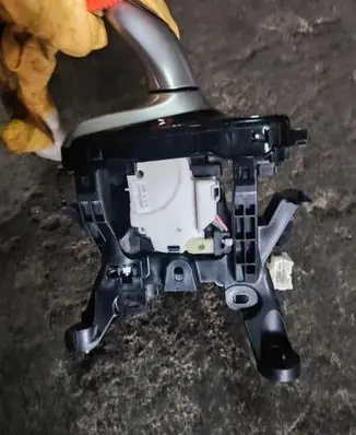 Mitsubishi Outlander Gear selector/shifter in gearbox brak
