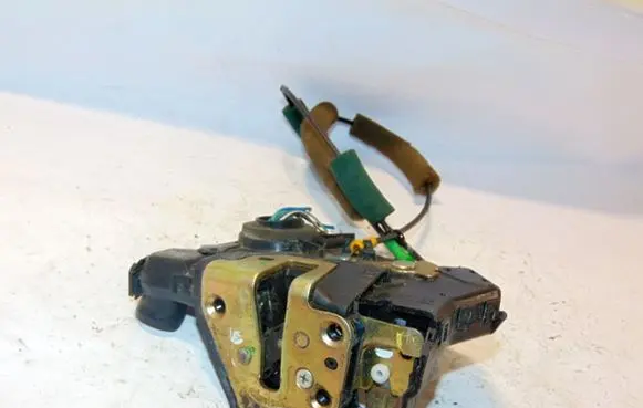 Toyota Camry Front door lock 69040AA050