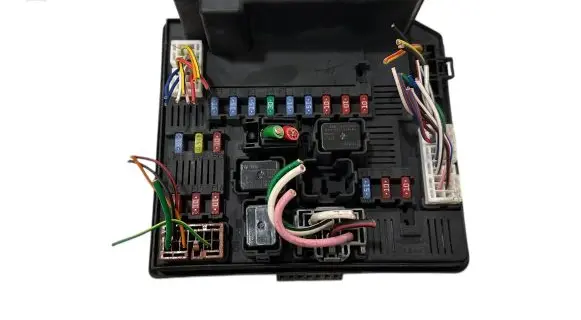 Nissan Qashqai Fuse module 284B7JD00B 519228324 1018291518
