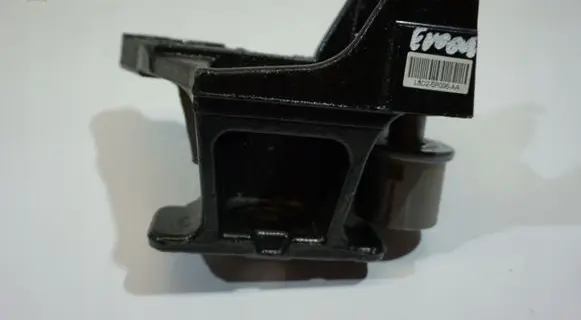 Land Rover Evoque II Engine mounting bracket 