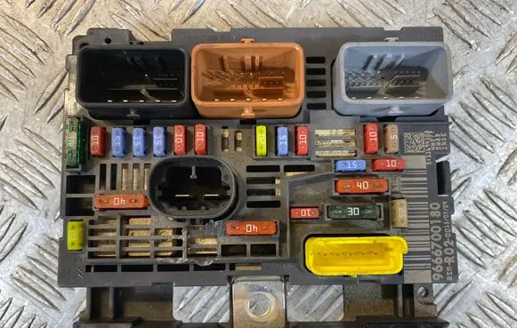 Peugeot 3008 I BSM Control unit 9666700180