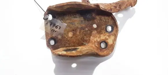 Volkswagen PASSAT B4 Bracket in trunk/boot 
