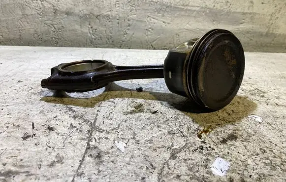 Volvo S60 Piston with connecting rod