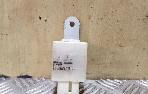 Mazda 6 Hazard warning light relay GJ6A66830 3211224320