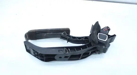 Mercedes-Benz E W211 Accelerator throttle pedal A6120940287