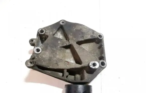 Opel Vectra C Engine mounting bracket