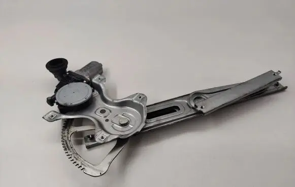 Toyota Yaris Front door manual window regulator 