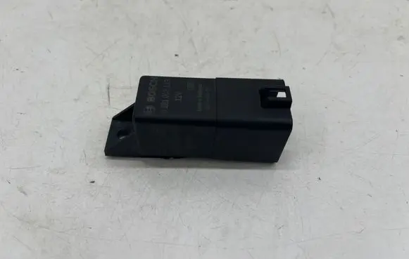 Land Rover Discovery 5 Glow plug pre-heat relay FX23189E2AC