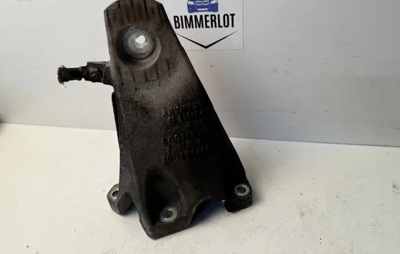 Engine mounting bracket