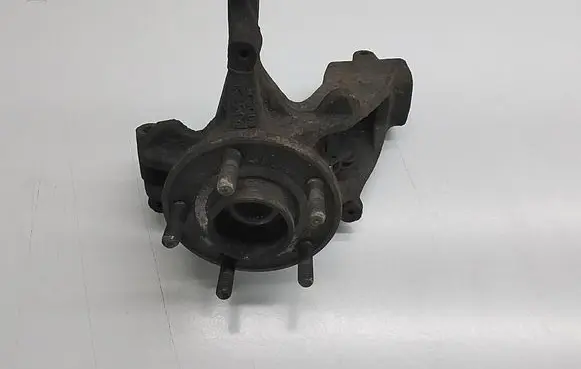 Ford Focus Front wheel hub AV613K170