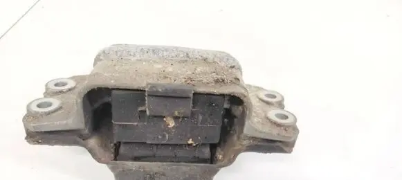 Volkswagen Touran I Engine mount bracket