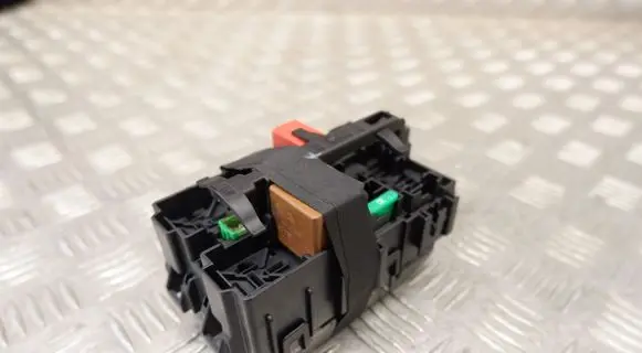 Peugeot 208 Fuse module 9812661980