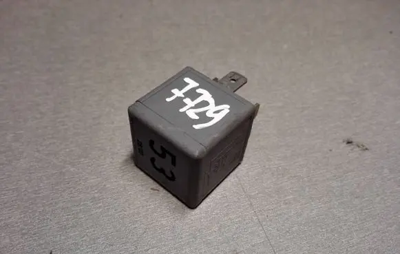 Volkswagen PASSAT B5 Other relay 141951253B V23134B52X227