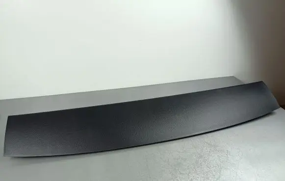 Tailgate trim