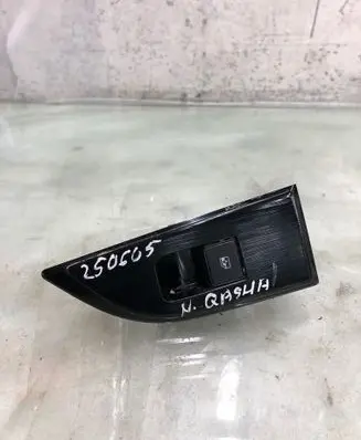Nissan Qashqai J12 Electric window control switch 829606ua2a