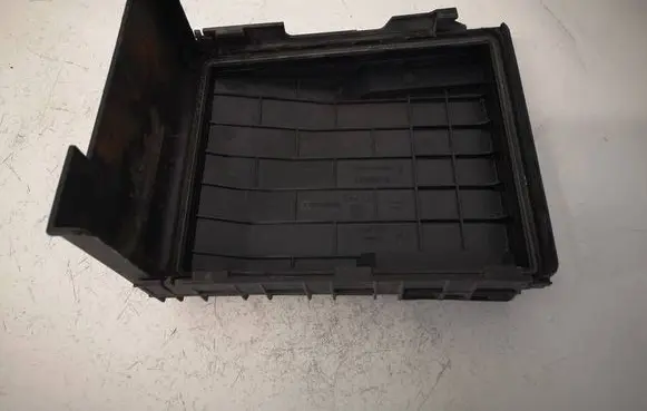 Volkswagen Jetta V Fuse box cover 1K0937132F