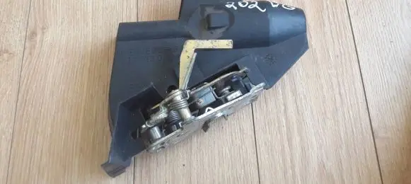 Mercedes-Benz C W202 Rear door lock 2027300635